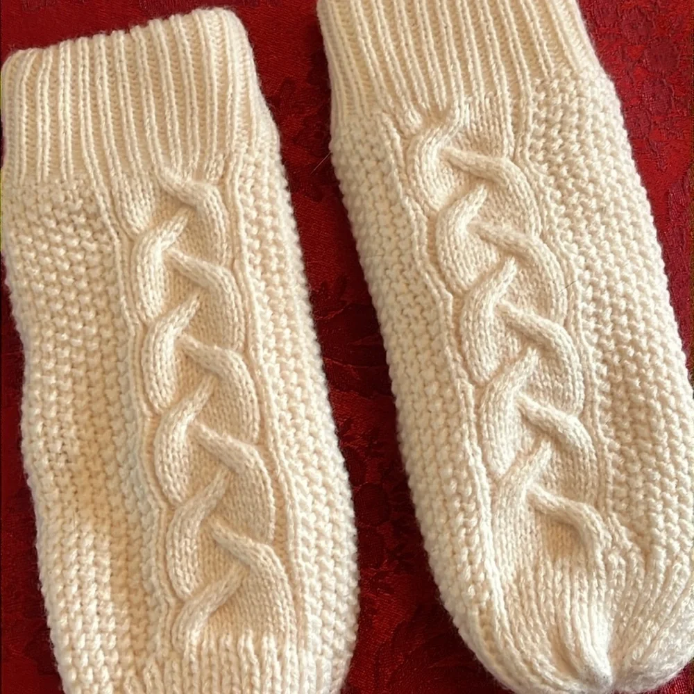 NWOT The North Face Ivory Cable Knit Mittens w/ Fleece Lining Winter Gloves